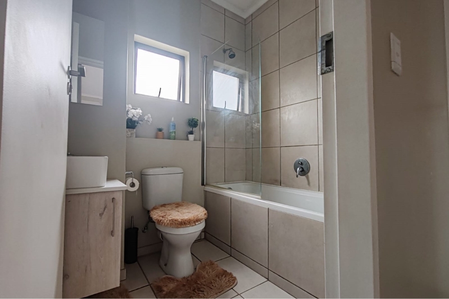 2 Bedroom Property for Sale in Grand Central Gauteng