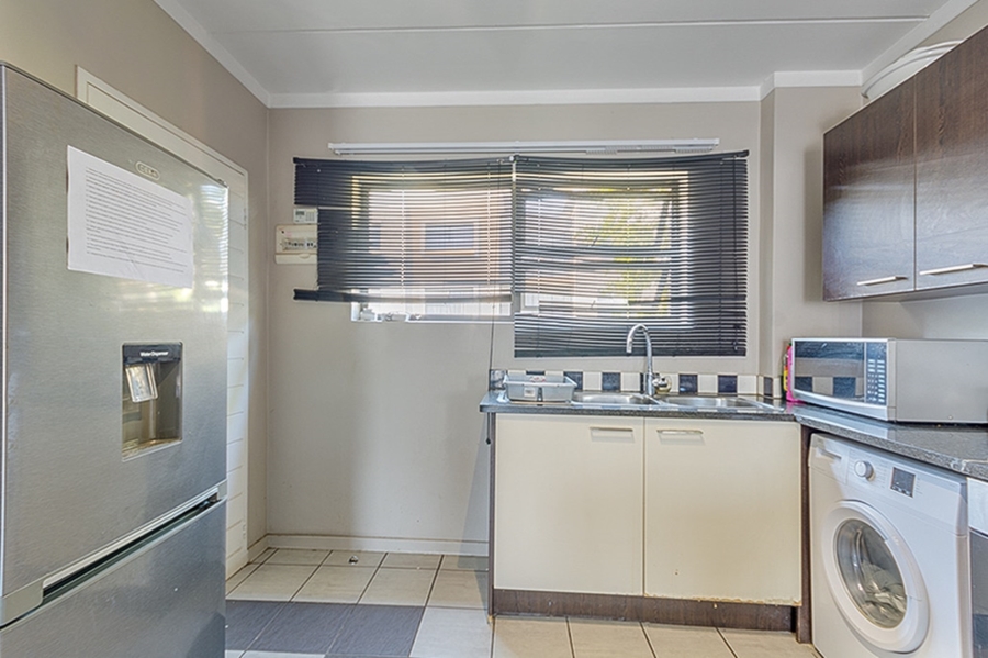 To Let 2 Bedroom Property for Rent in Fourways Gauteng