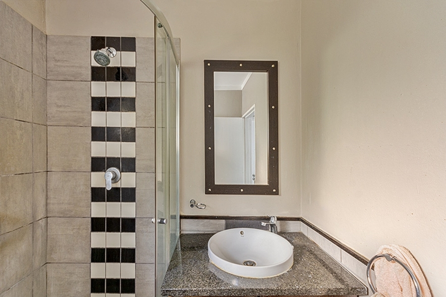 To Let 2 Bedroom Property for Rent in Fourways Gauteng
