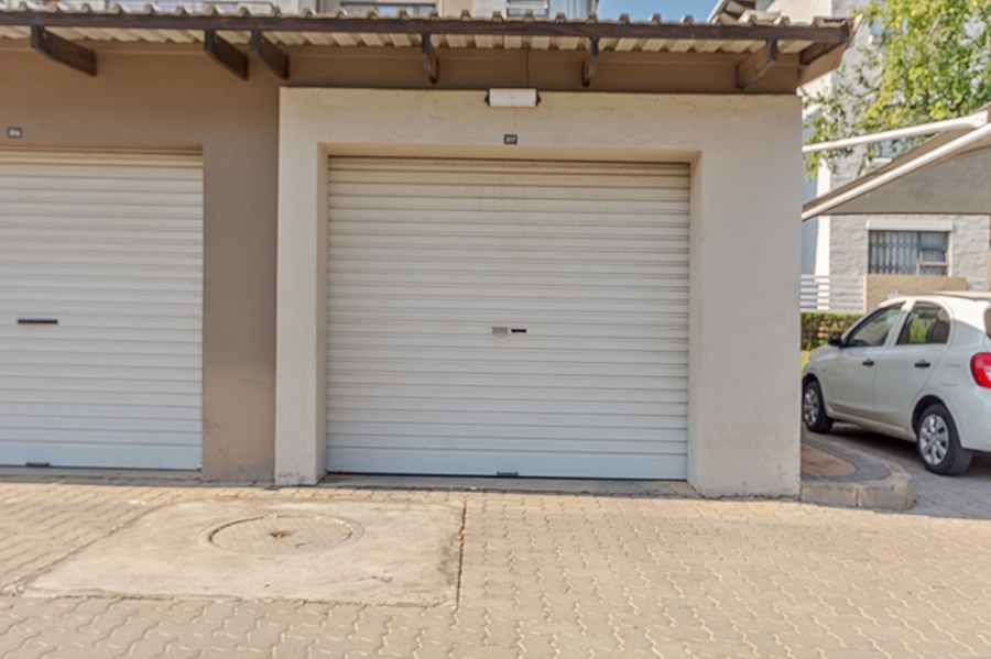 To Let 2 Bedroom Property for Rent in Fourways Gauteng