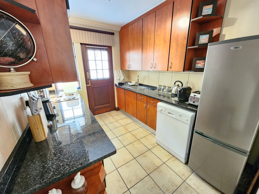 To Let 2 Bedroom Property for Rent in Waterkloof Ridge Gauteng