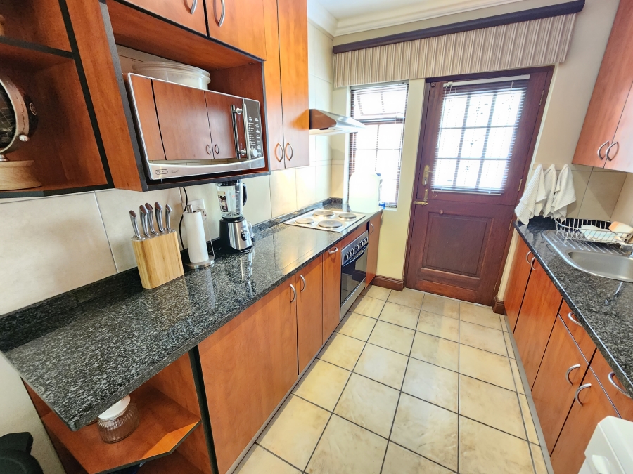 To Let 2 Bedroom Property for Rent in Waterkloof Ridge Gauteng