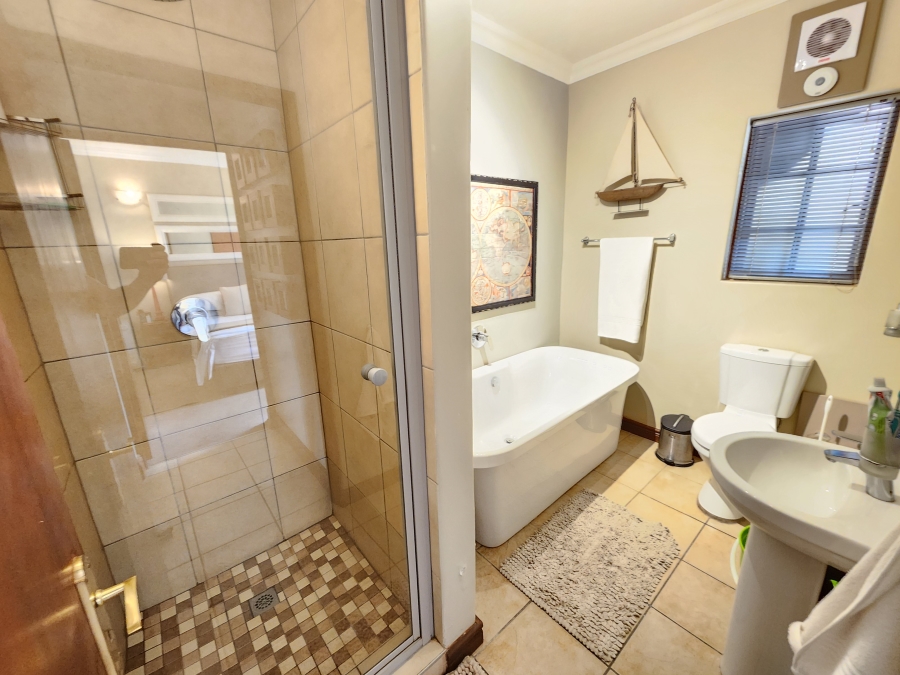 To Let 2 Bedroom Property for Rent in Waterkloof Ridge Gauteng