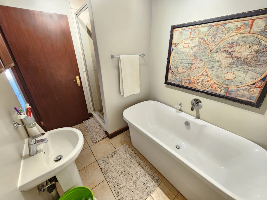 To Let 2 Bedroom Property for Rent in Waterkloof Ridge Gauteng