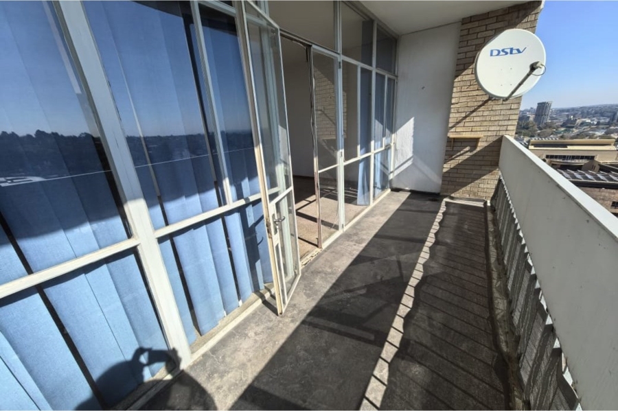 To Let 1 Bedroom Property for Rent in Parktown Gauteng