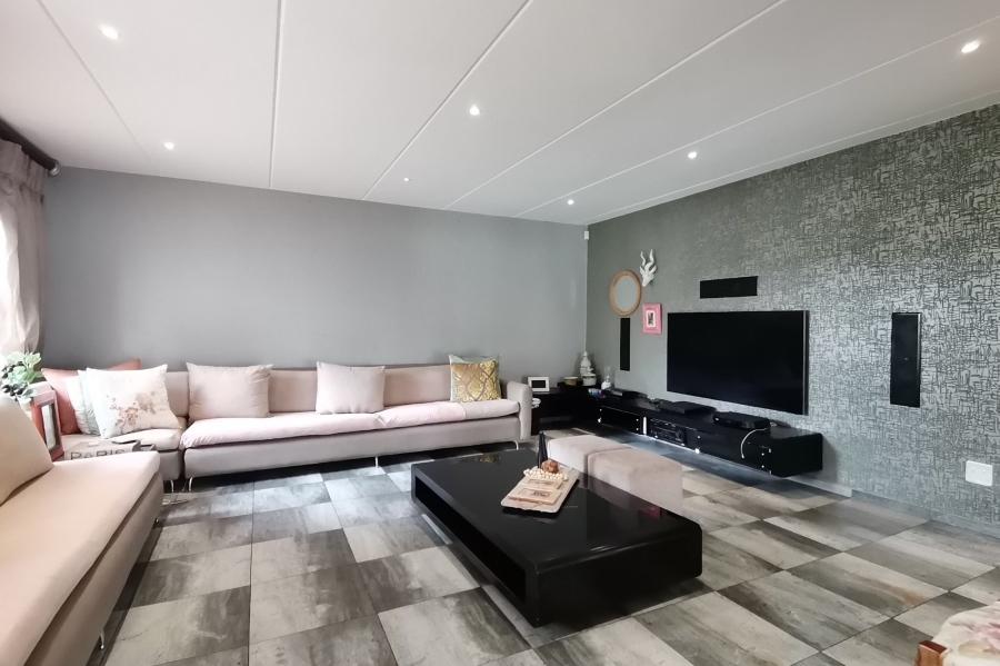 3 Bedroom Property for Sale in Greenstone Hill Gauteng