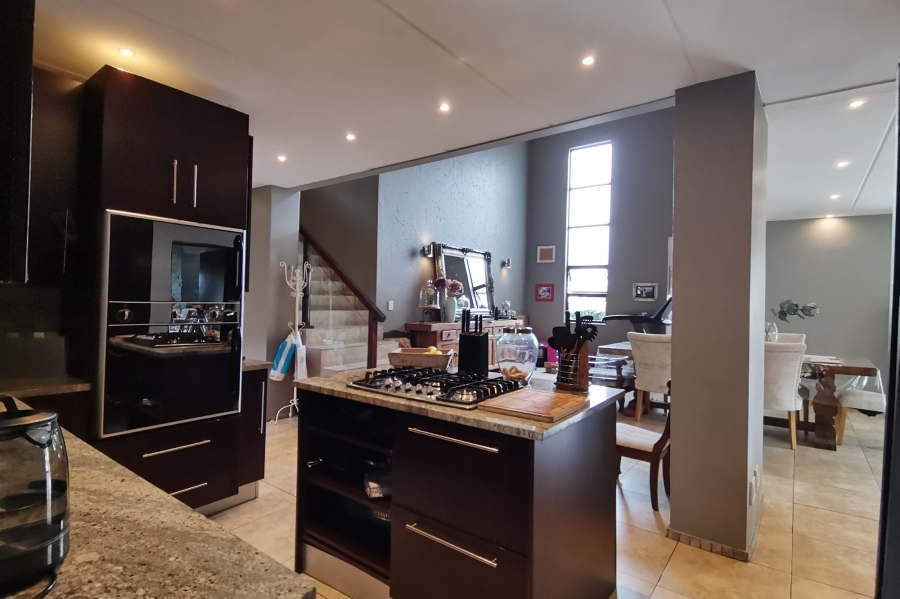 3 Bedroom Property for Sale in Greenstone Hill Gauteng