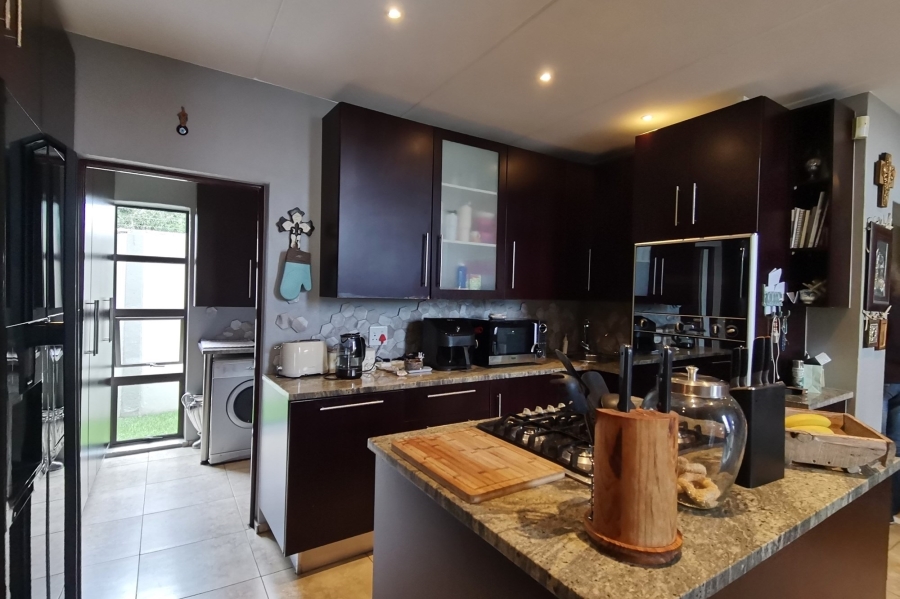 3 Bedroom Property for Sale in Greenstone Hill Gauteng