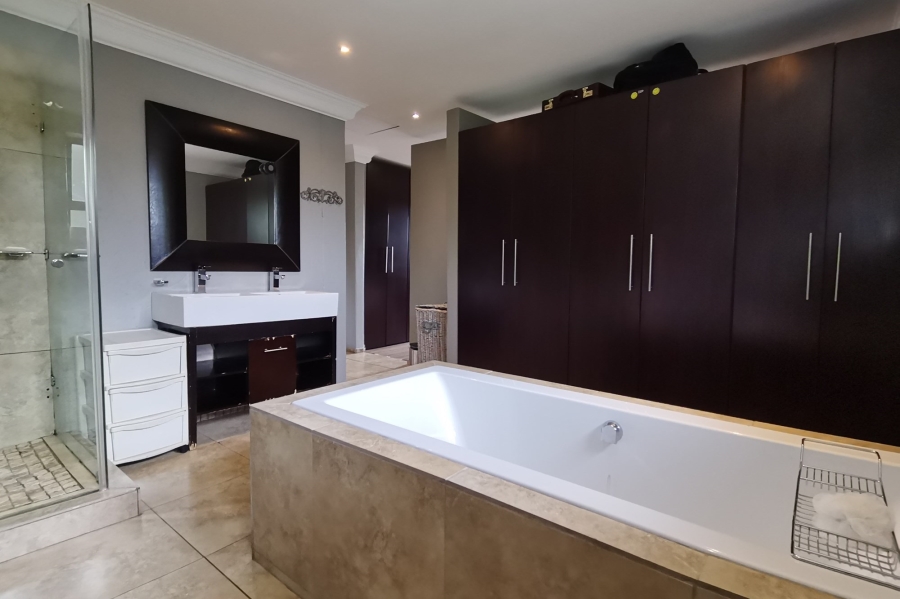 3 Bedroom Property for Sale in Greenstone Hill Gauteng