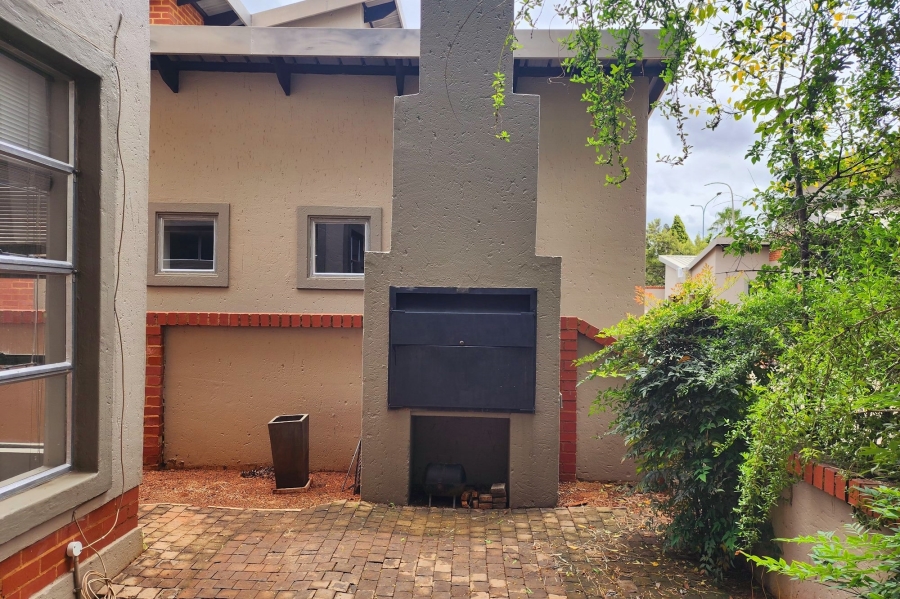 3 Bedroom Property for Sale in Die Hoewes Gauteng
