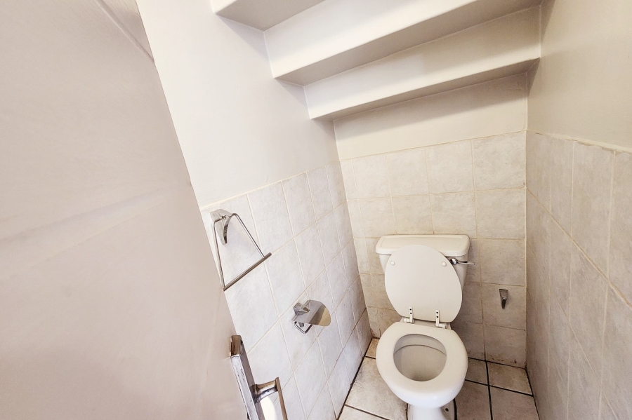 3 Bedroom Property for Sale in Die Hoewes Gauteng