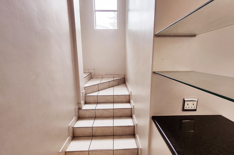 3 Bedroom Property for Sale in Die Hoewes Gauteng