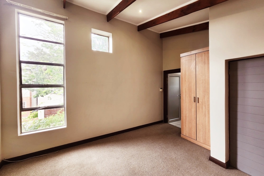 3 Bedroom Property for Sale in Die Hoewes Gauteng