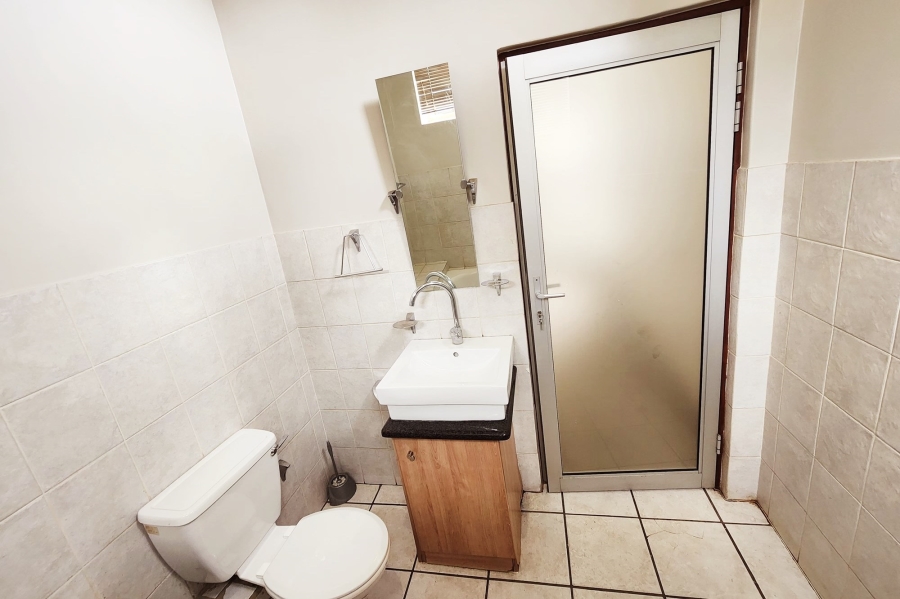3 Bedroom Property for Sale in Die Hoewes Gauteng