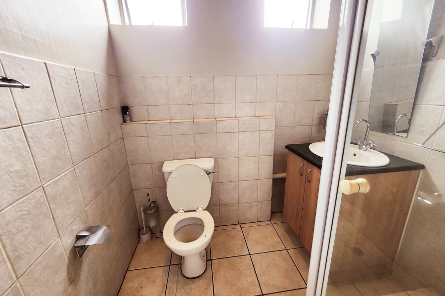 3 Bedroom Property for Sale in Die Hoewes Gauteng