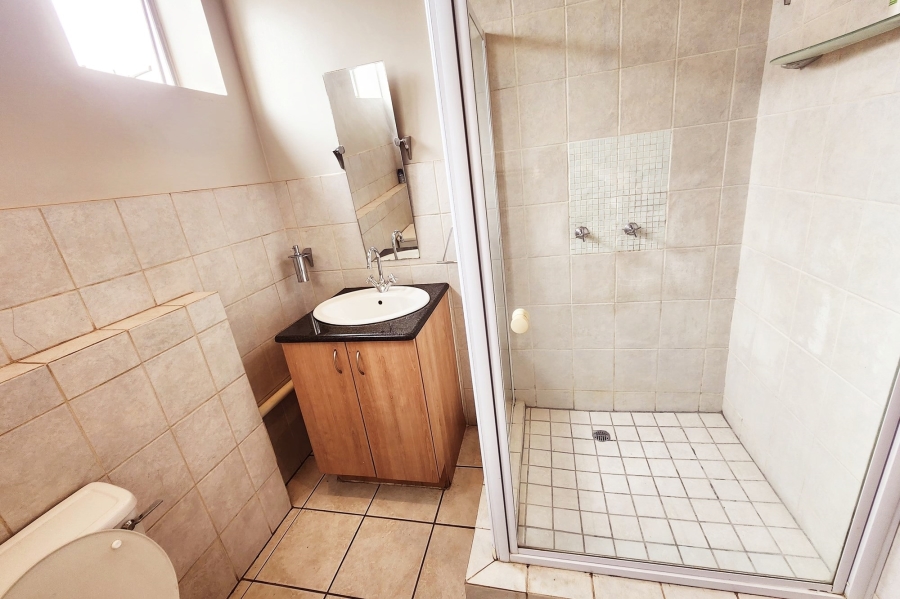 3 Bedroom Property for Sale in Die Hoewes Gauteng