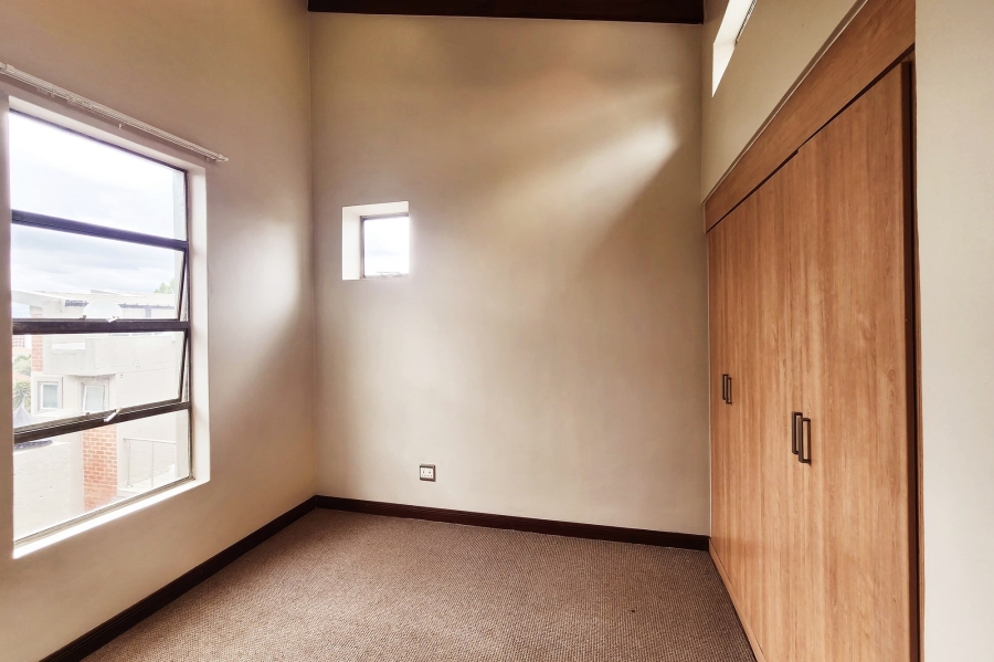 3 Bedroom Property for Sale in Die Hoewes Gauteng