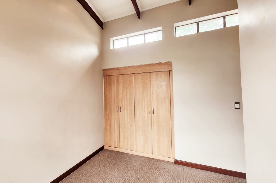 3 Bedroom Property for Sale in Die Hoewes Gauteng