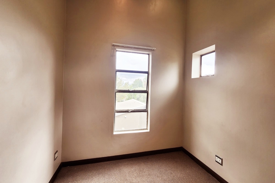3 Bedroom Property for Sale in Die Hoewes Gauteng