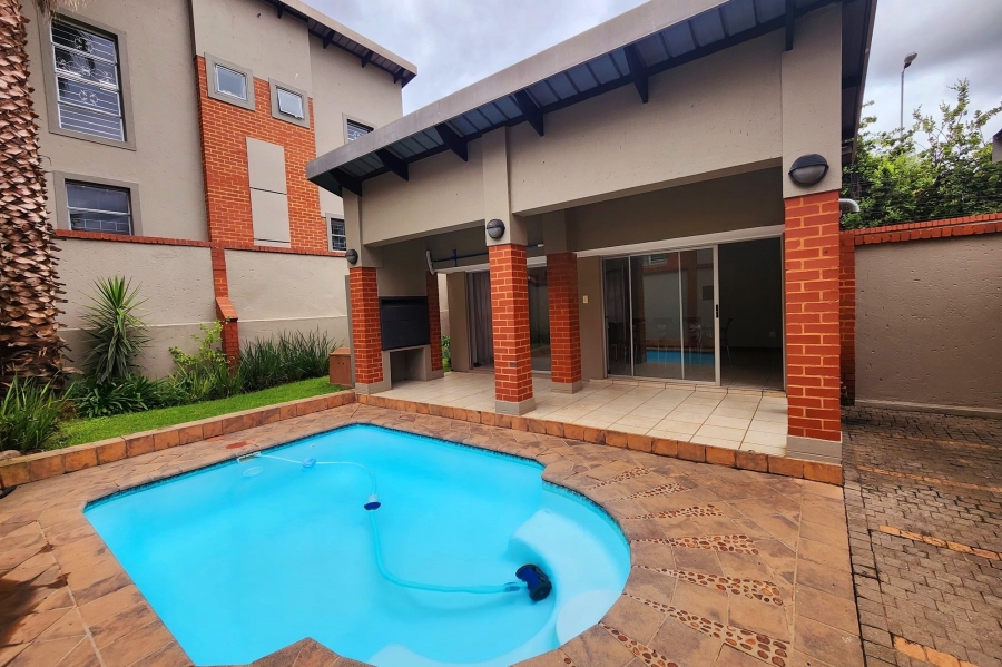 3 Bedroom Property for Sale in Die Hoewes Gauteng