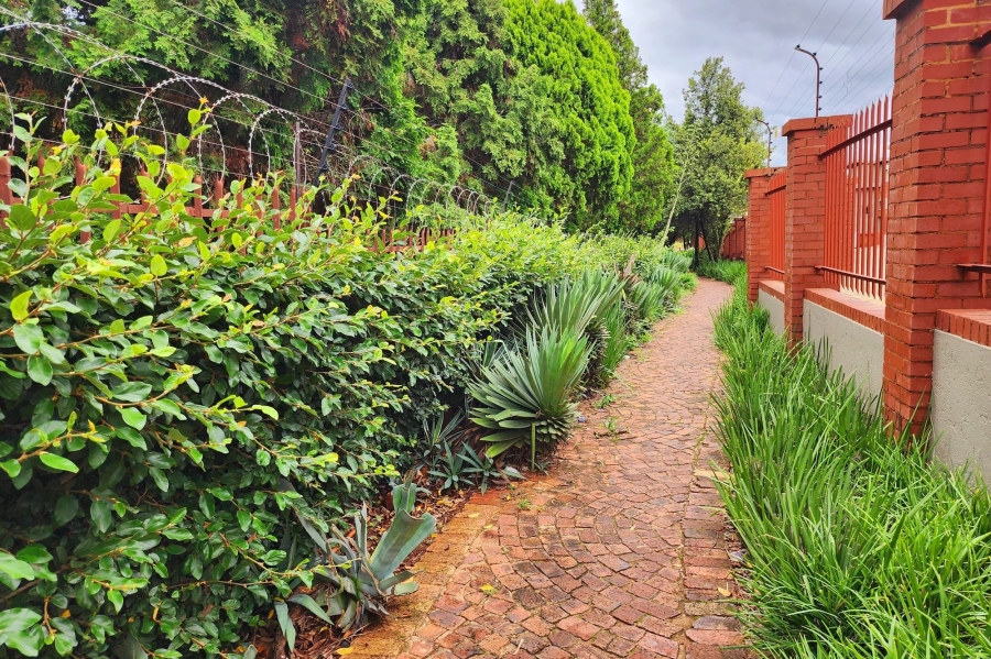 3 Bedroom Property for Sale in Die Hoewes Gauteng