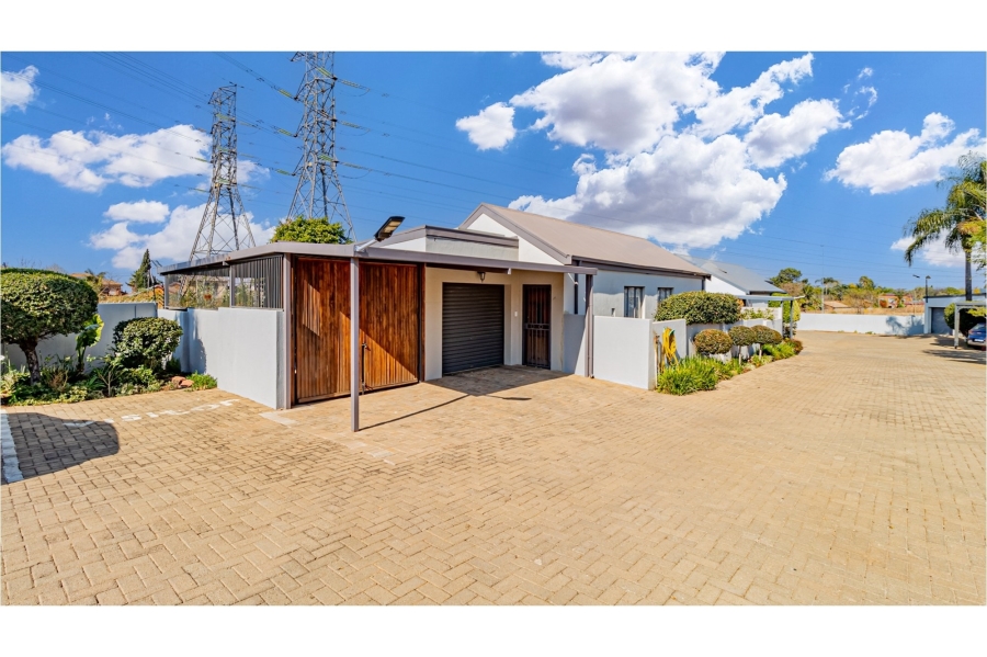 2 Bedroom Property for Sale in Moreleta Park Gauteng