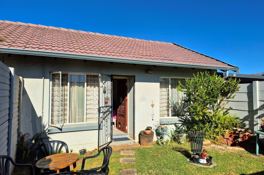 2 Bedroom Property for Sale in Rooihuiskraal North Gauteng