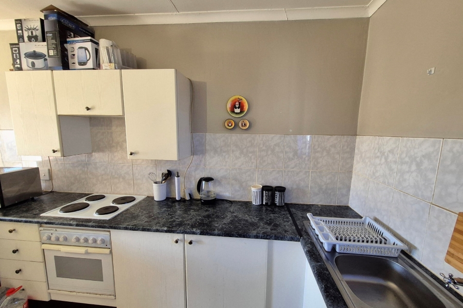 2 Bedroom Property for Sale in Rooihuiskraal North Gauteng