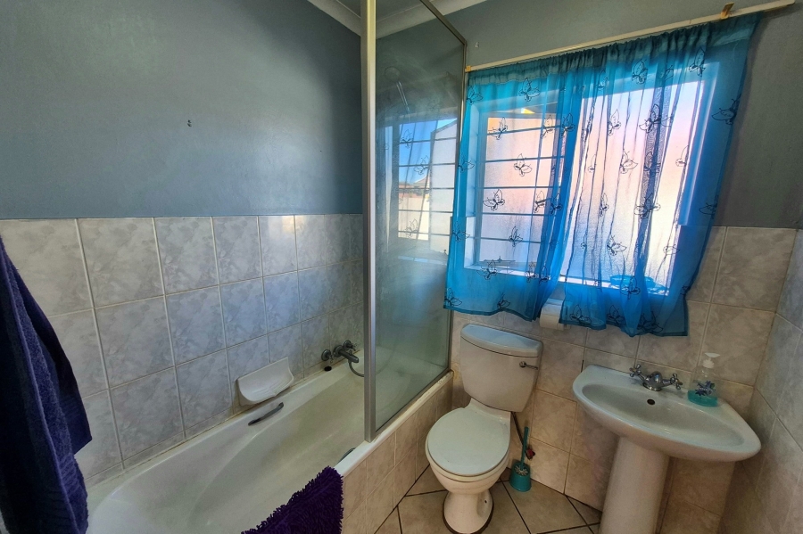 2 Bedroom Property for Sale in Rooihuiskraal North Gauteng