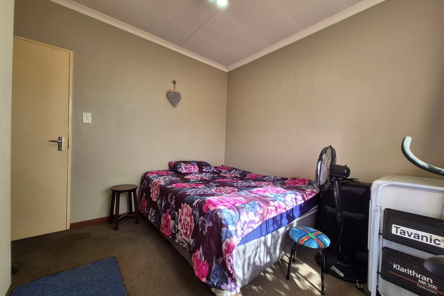 2 Bedroom Property for Sale in Rooihuiskraal North Gauteng