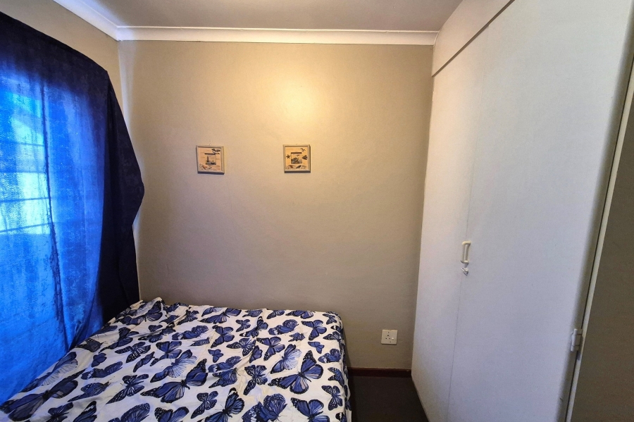 2 Bedroom Property for Sale in Rooihuiskraal North Gauteng