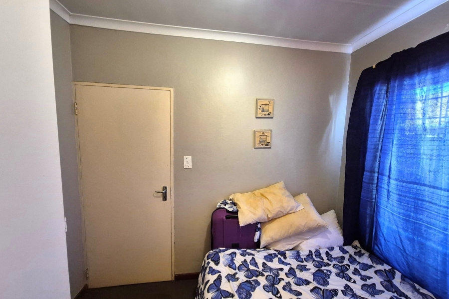 2 Bedroom Property for Sale in Rooihuiskraal North Gauteng