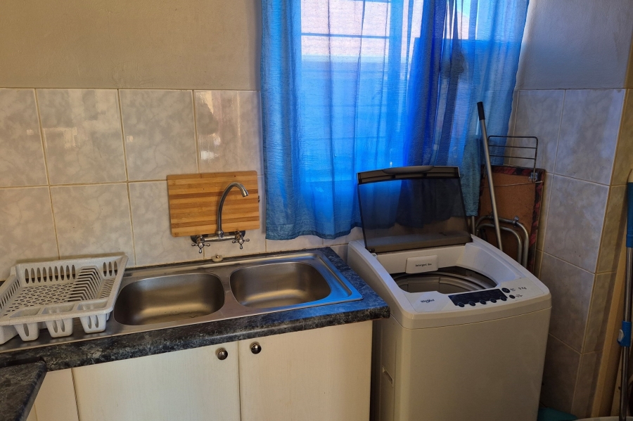 2 Bedroom Property for Sale in Rooihuiskraal North Gauteng