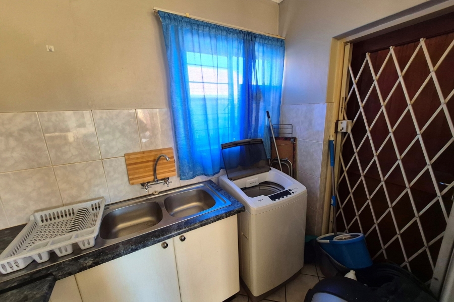 2 Bedroom Property for Sale in Rooihuiskraal North Gauteng