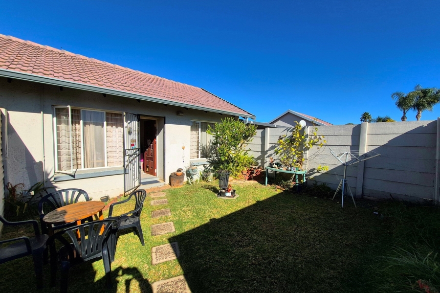 2 Bedroom Property for Sale in Rooihuiskraal North Gauteng