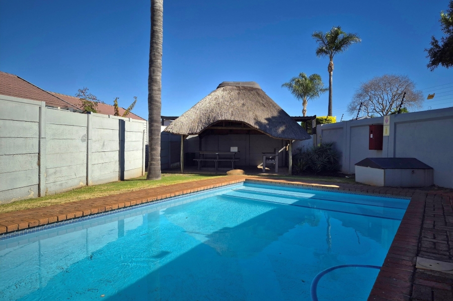 2 Bedroom Property for Sale in Rooihuiskraal North Gauteng