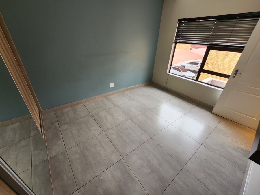 2 Bedroom Property for Sale in Ravenswood Gauteng