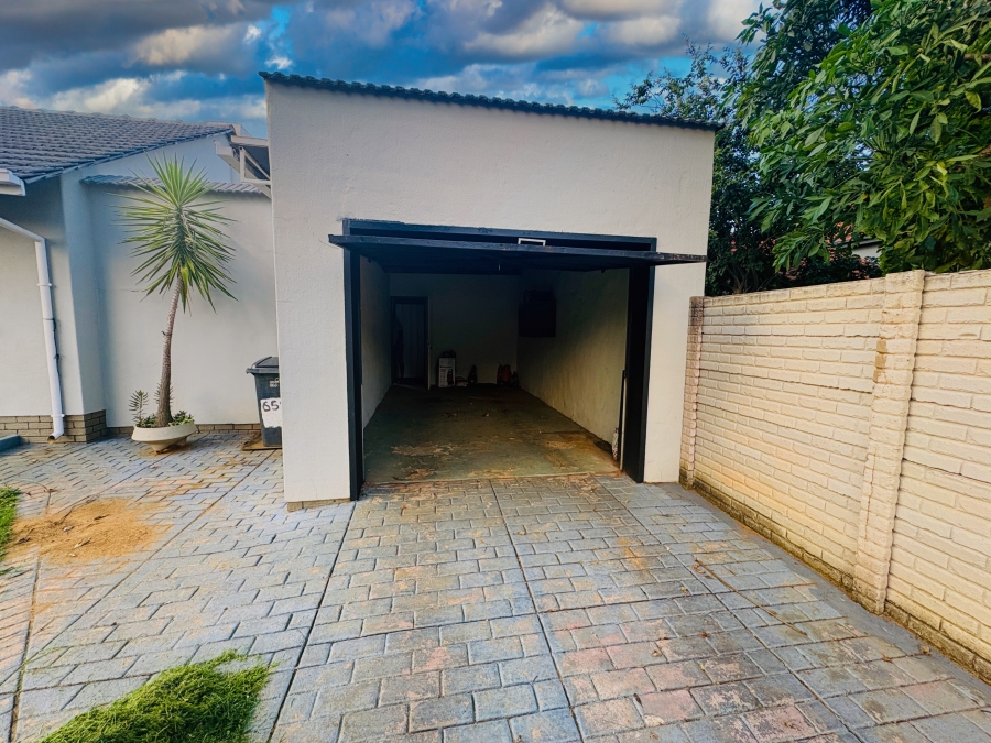 3 Bedroom Property for Sale in Dorandia Gauteng