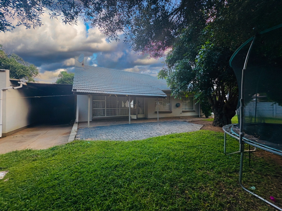 3 Bedroom Property for Sale in Dorandia Gauteng