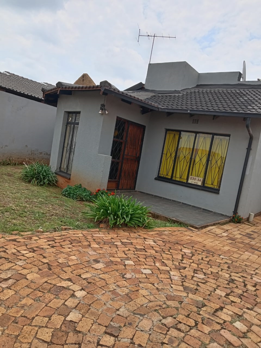 3 Bedroom Property for Sale in Mid Ennerdale Gauteng