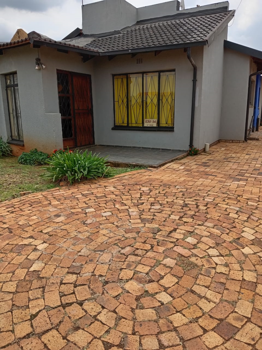 3 Bedroom Property for Sale in Mid Ennerdale Gauteng