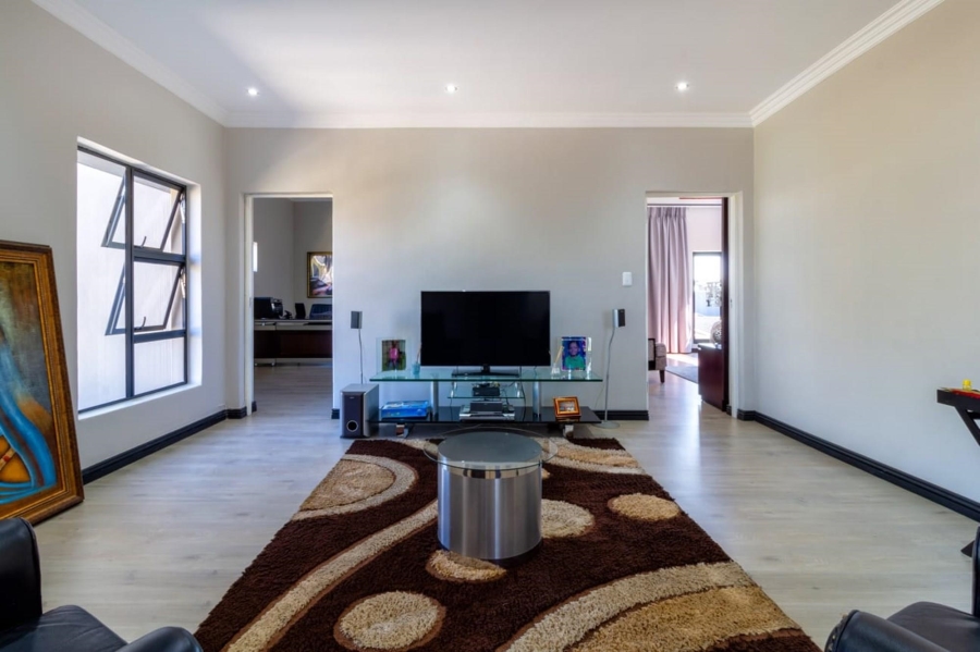 To Let 4 Bedroom Property for Rent in Copperleaf Estate Gauteng