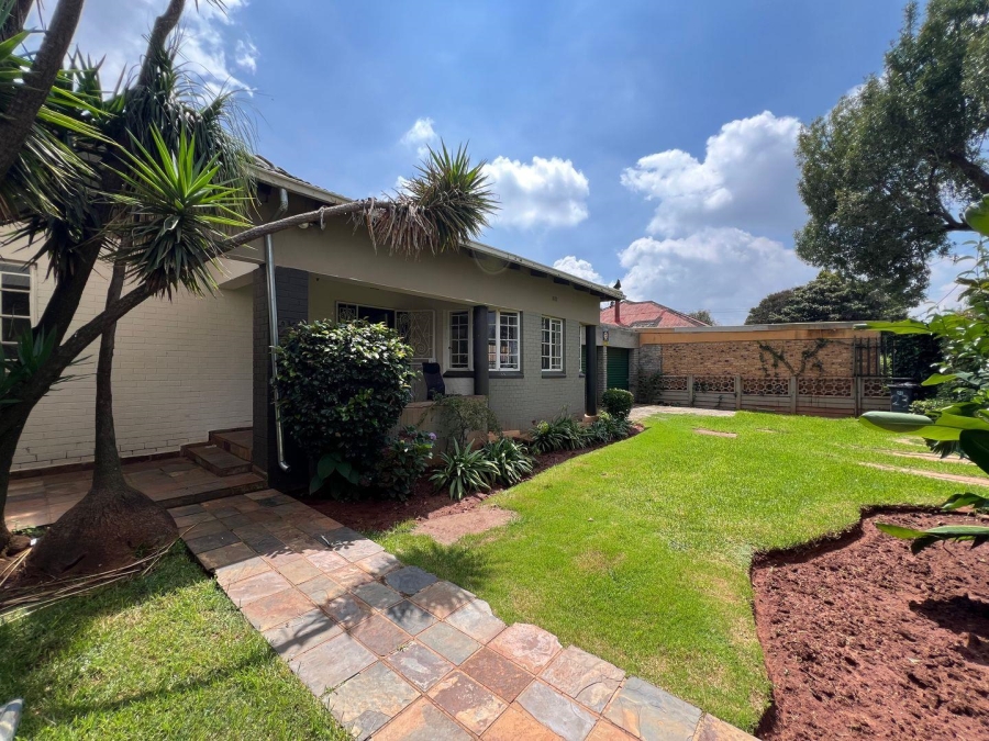6 Bedroom Property for Sale in Discovery Gauteng