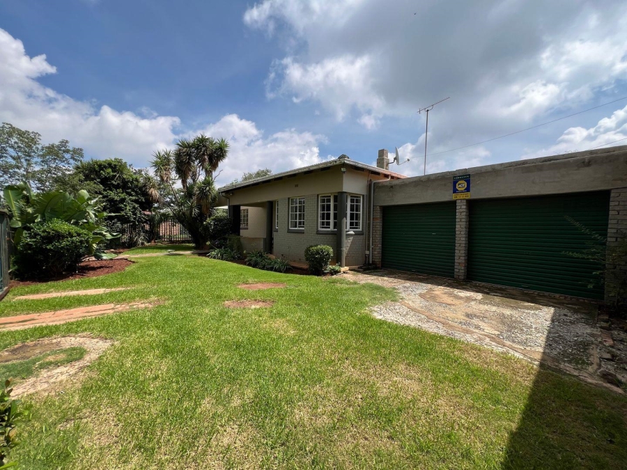 6 Bedroom Property for Sale in Discovery Gauteng