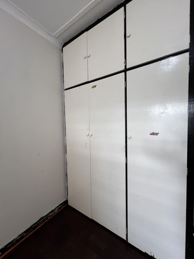 6 Bedroom Property for Sale in Discovery Gauteng