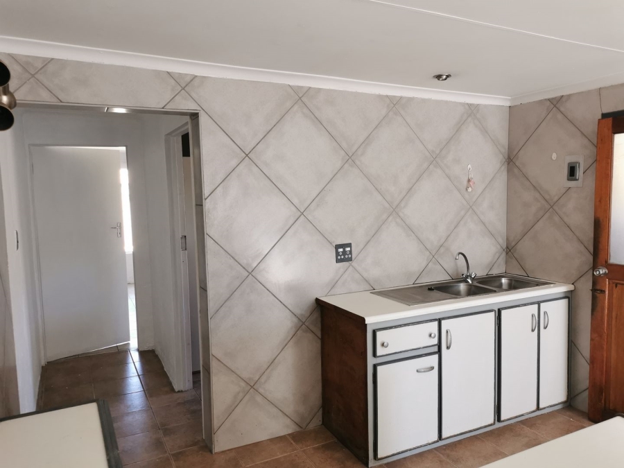 6 Bedroom Property for Sale in Discovery Gauteng
