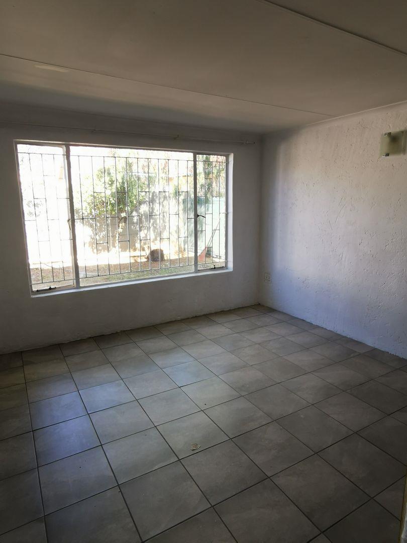 6 Bedroom Property for Sale in Discovery Gauteng