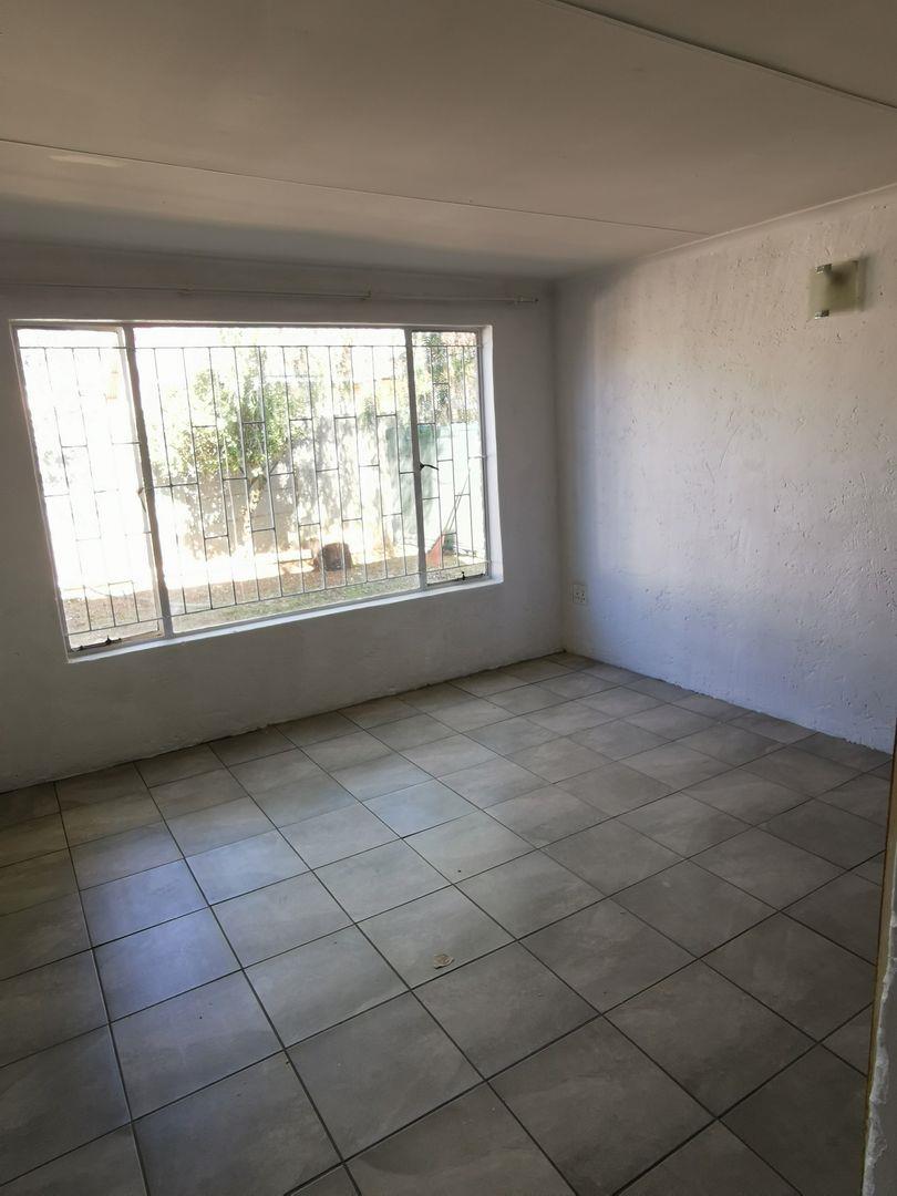 6 Bedroom Property for Sale in Discovery Gauteng