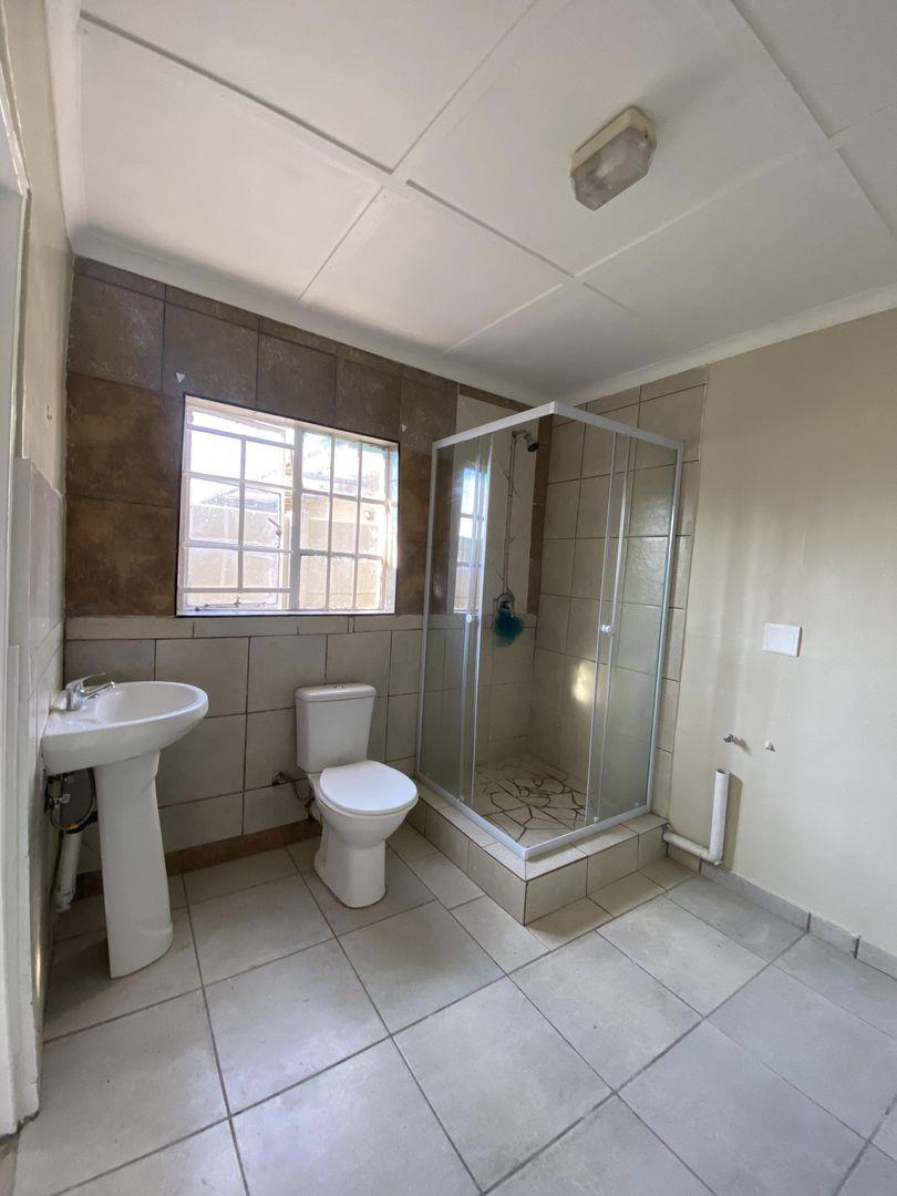6 Bedroom Property for Sale in Discovery Gauteng