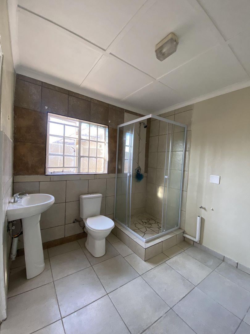 6 Bedroom Property for Sale in Discovery Gauteng